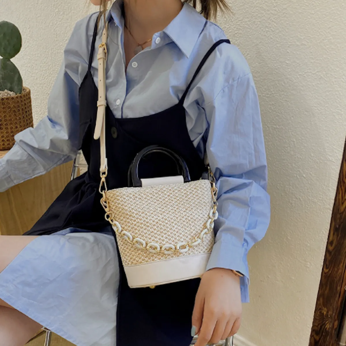 Summer Crossbody Straw Bag With Chains Details