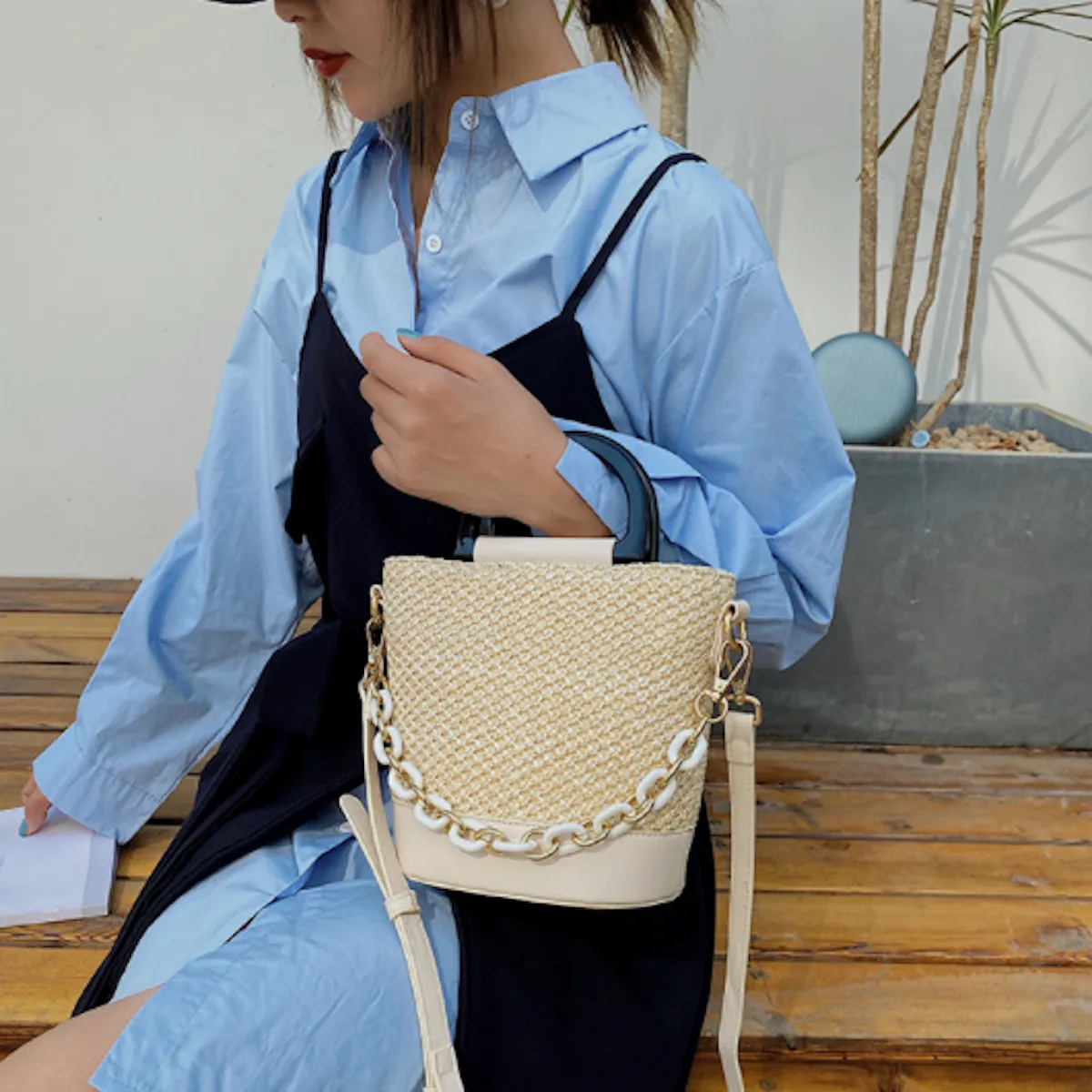 Summer Crossbody Straw Bag With Chains Details