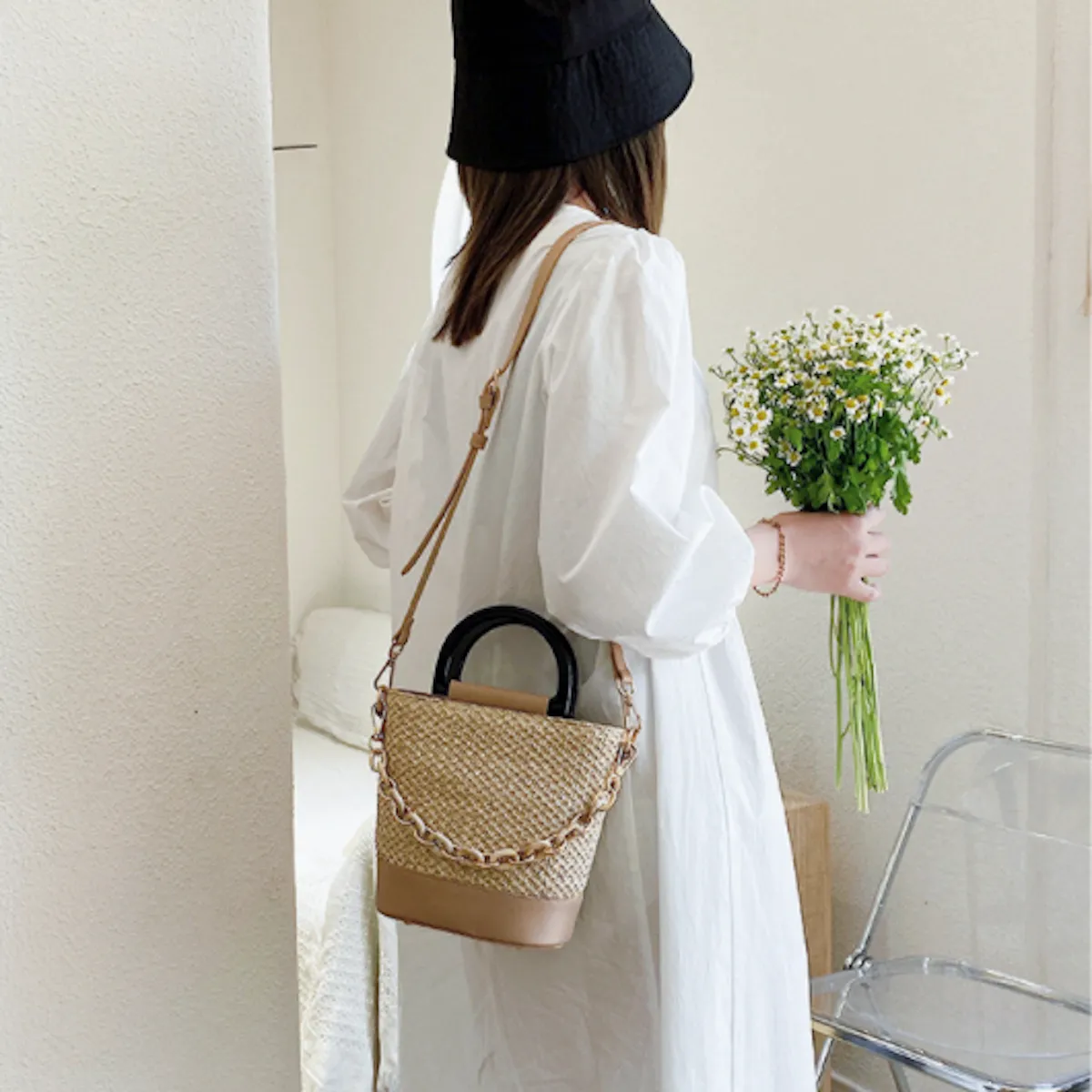 Summer Crossbody Straw Bag With Chains Details